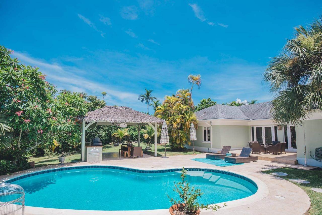 19. Single Family Homes for Sale at Skyline, Nassau and Paradise Island Bahamas