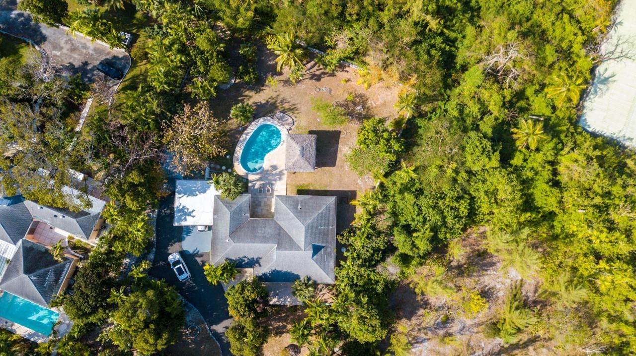 35. Single Family Homes for Sale at Skyline, Nassau and Paradise Island Bahamas