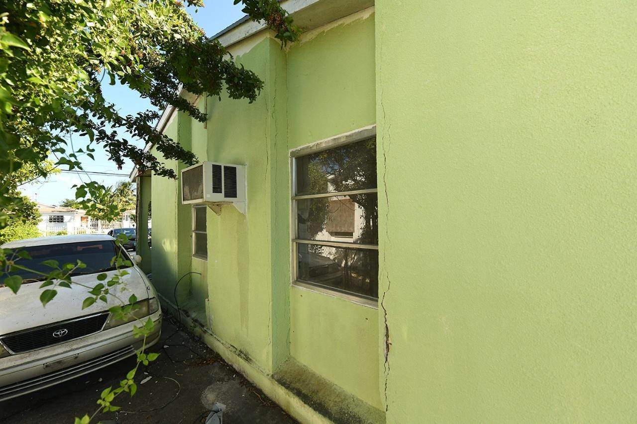 6. Single Family Homes for Sale at Prince Charles Drive, Nassau and Paradise Island Bahamas