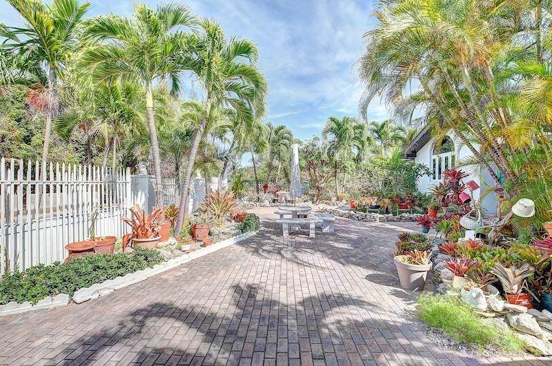 1. Single Family Homes for Sale at Yamacraw, Nassau and Paradise Island Bahamas