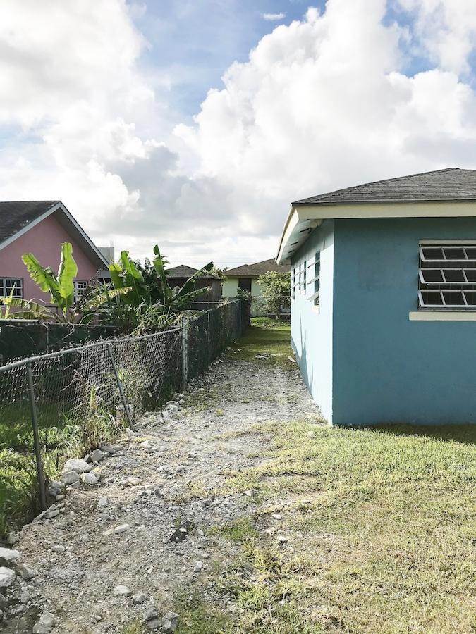 12. Single Family Homes for Sale at Carmichael Road, Nassau and Paradise Island Bahamas