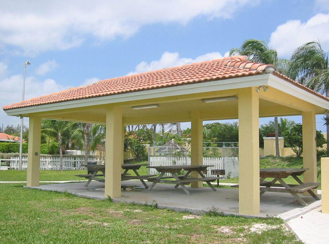18. Single Family Homes for Rent at Yamacraw, Nassau and Paradise Island Bahamas
