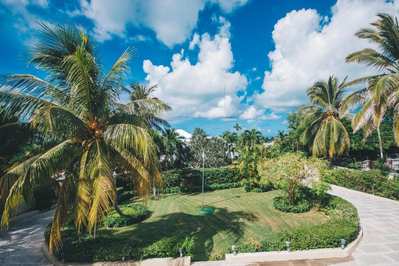 27. Single Family Homes for Sale at Eastern Road, Nassau and Paradise Island Bahamas