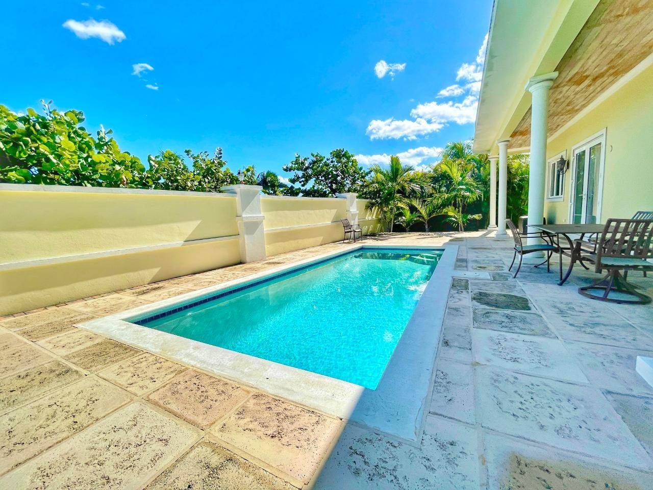 15. Single Family Homes for Sale at Paradise Island, Nassau and Paradise Island Bahamas
