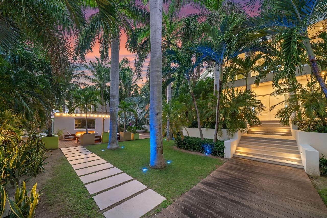 80. Single Family Homes for Sale at Paradise Island, Nassau and Paradise Island Bahamas