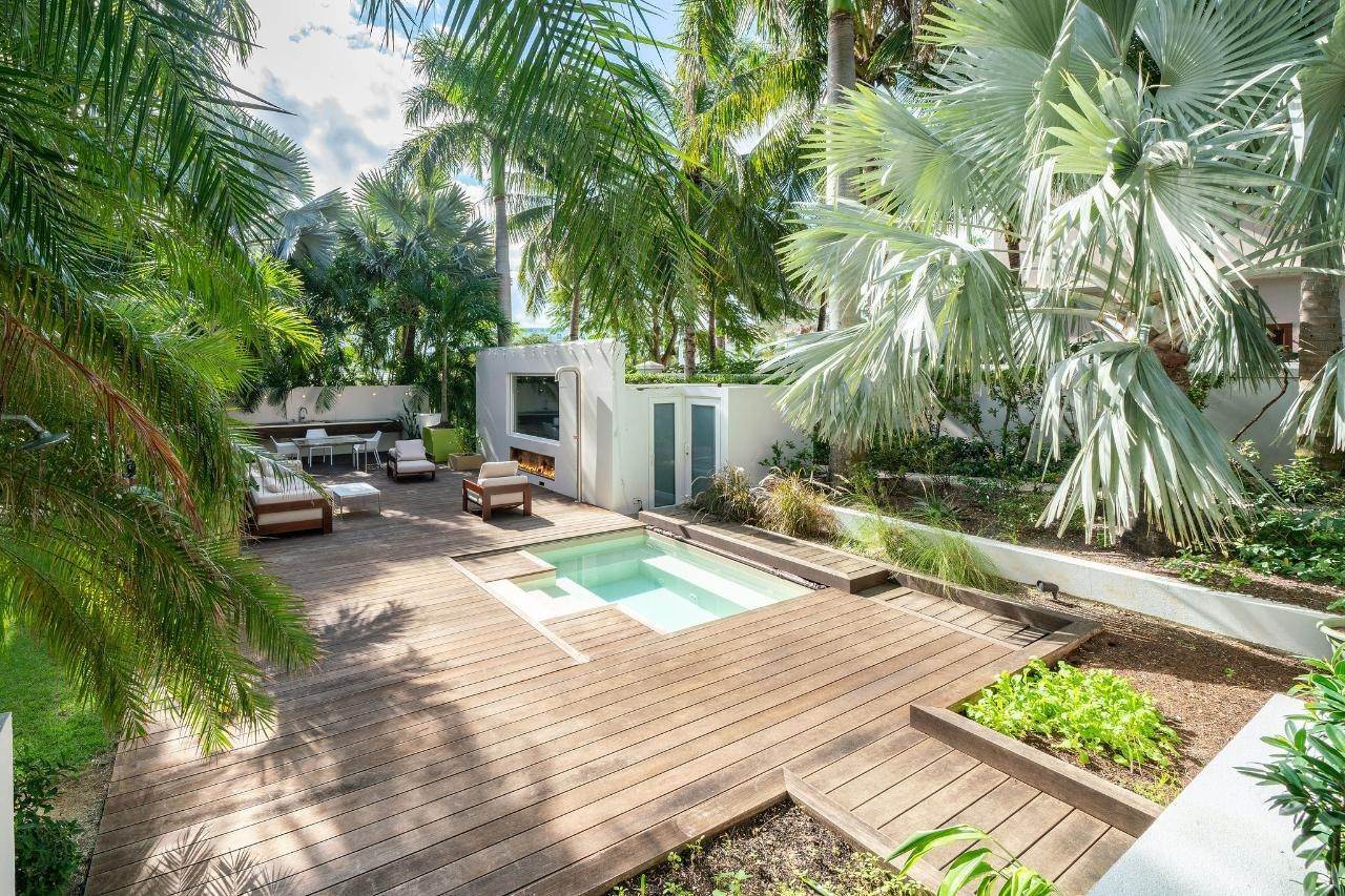 90. Single Family Homes for Sale at Paradise Island, Nassau and Paradise Island Bahamas