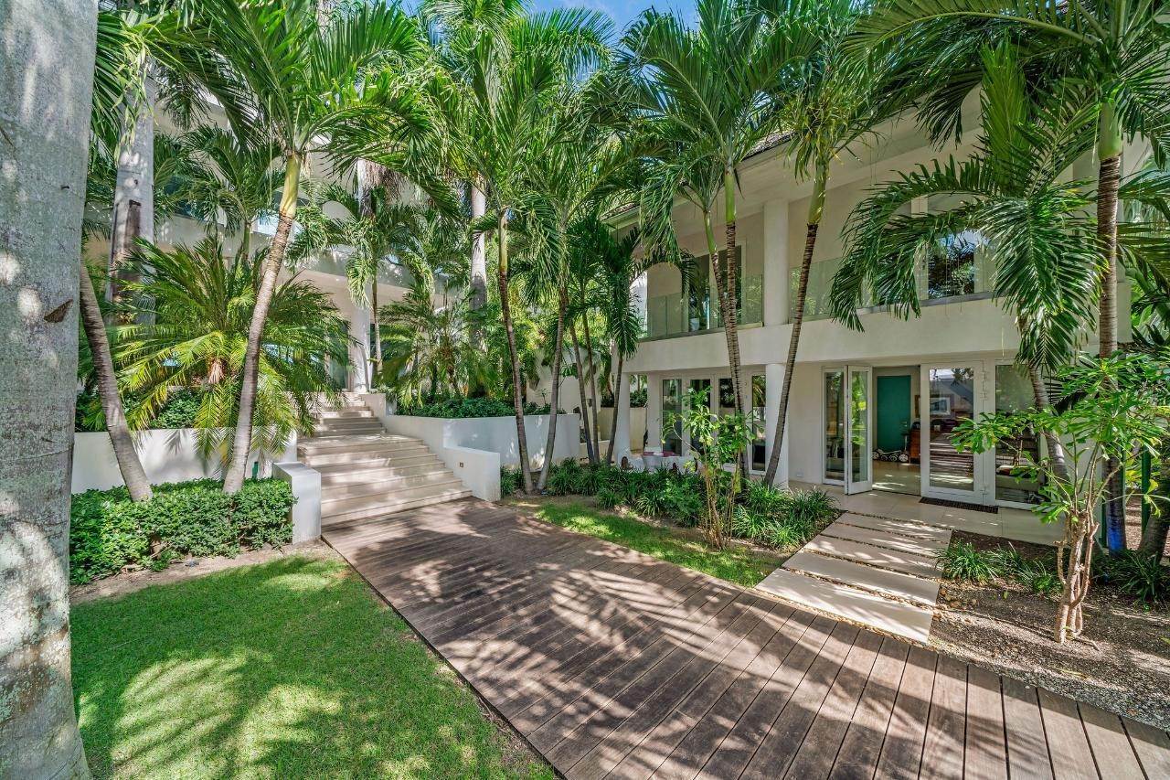 92. Single Family Homes for Sale at Paradise Island, Nassau and Paradise Island Bahamas