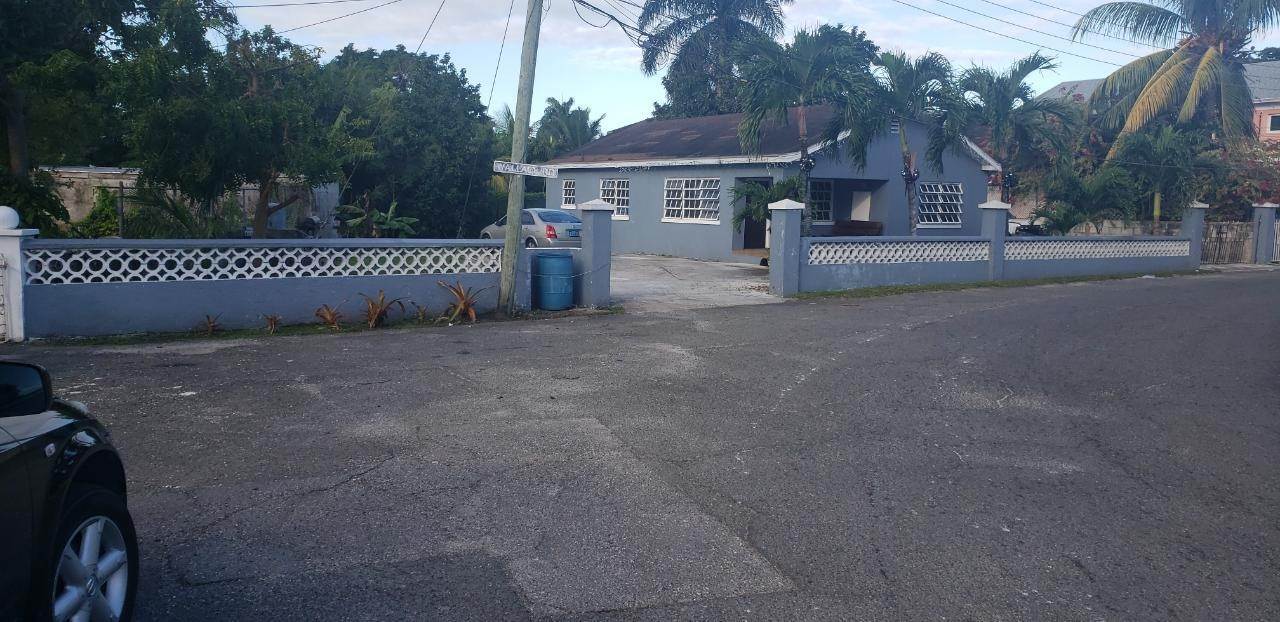 4. Multi-Family Homes for Sale at Chippingham, Nassau and Paradise Island Bahamas