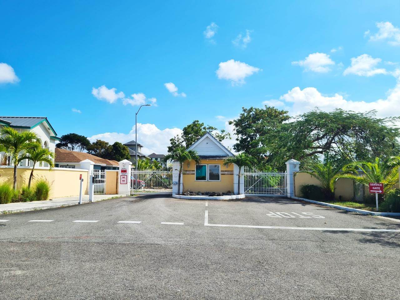 8. Multi-Family Homes for Sale at Prospect Ridge, Nassau and Paradise Island Bahamas