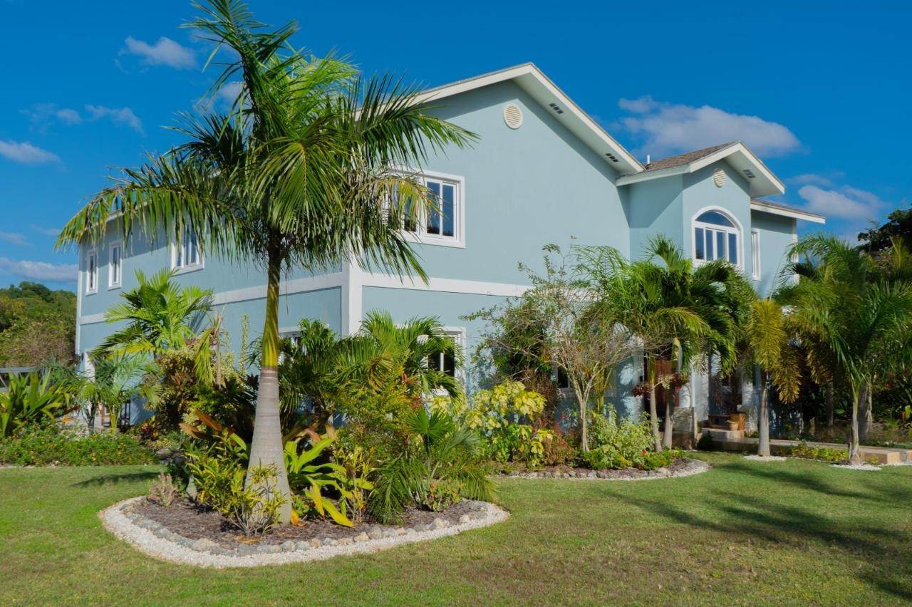 23. Single Family Homes for Sale at Lake Killarney, Nassau and Paradise Island Bahamas