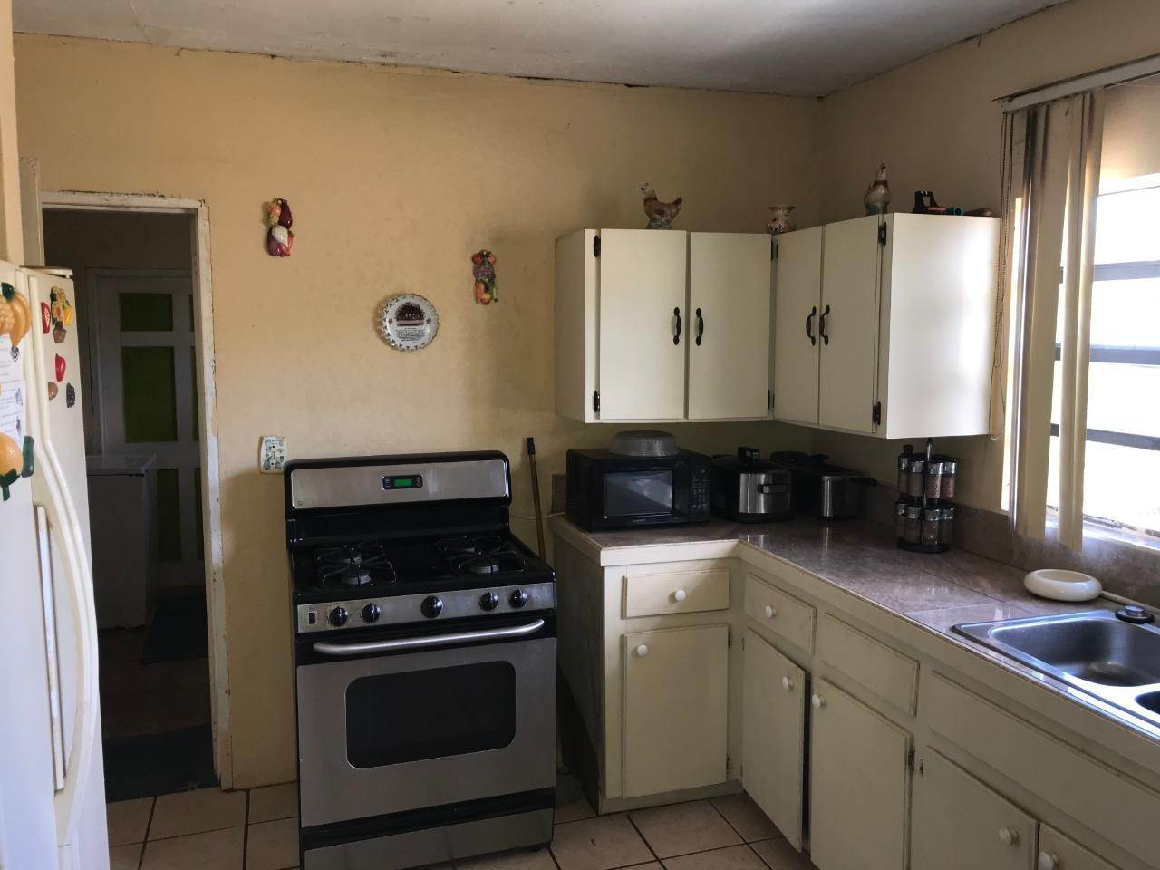 14. Single Family Homes for Sale at Gregory Town, Eleuthera Bahamas