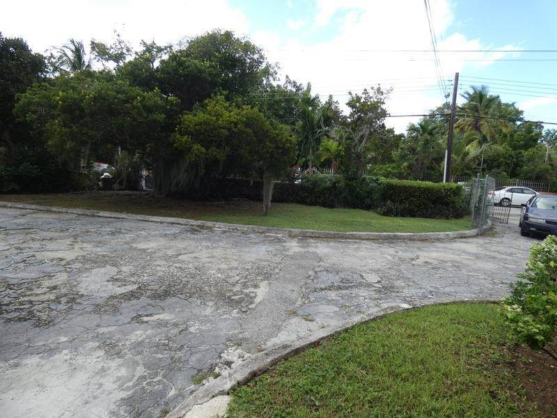 5. Single Family Homes for Sale at Village Road, Nassau and Paradise Island Bahamas