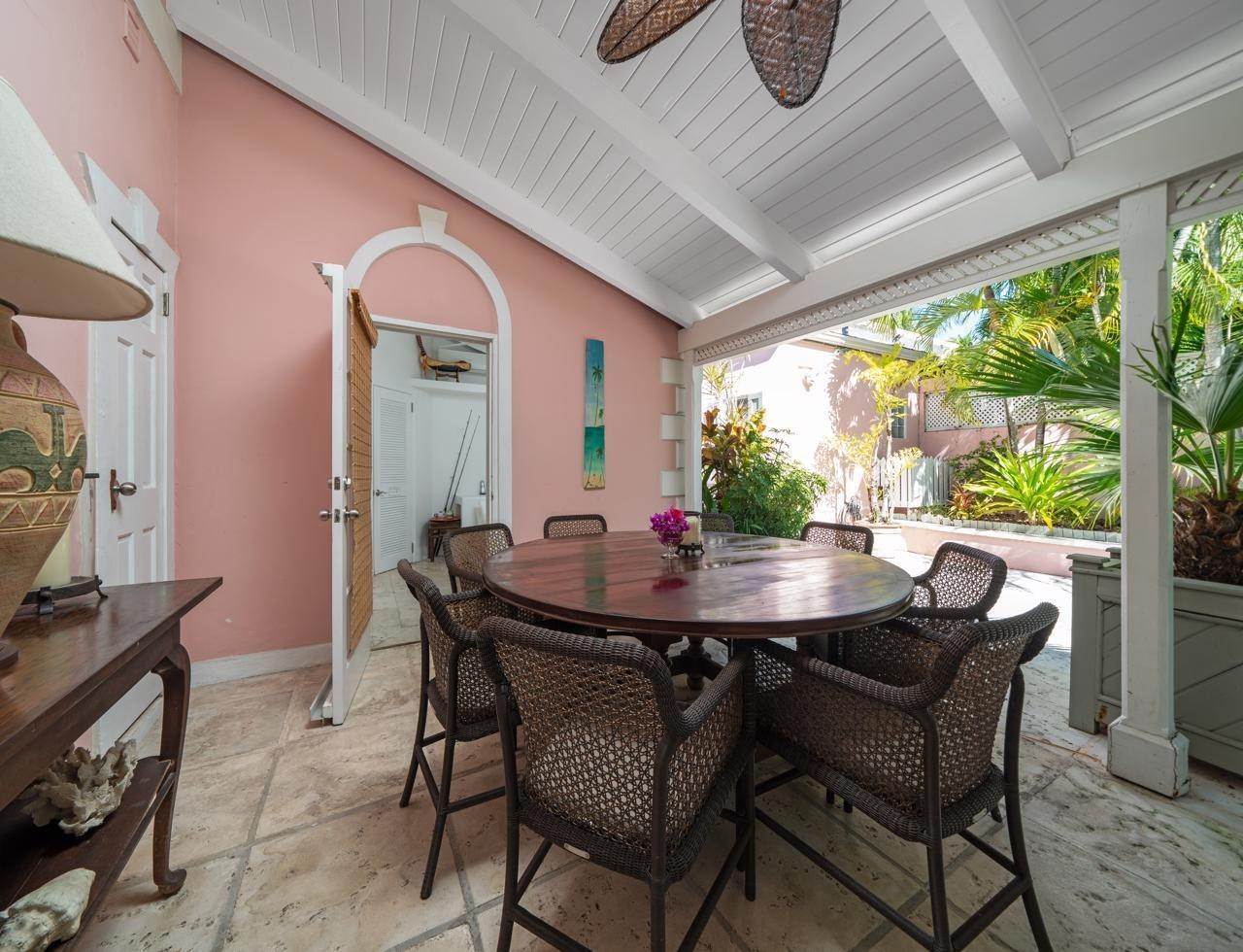20. Single Family Homes for Sale at Harbour Island, Eleuthera Bahamas