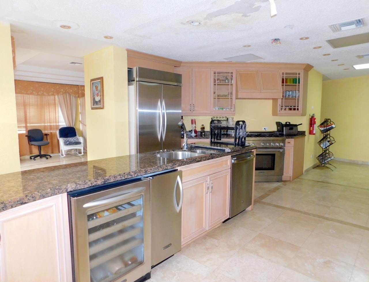 9. Single Family Homes for Sale at Westridge, Nassau and Paradise Island Bahamas