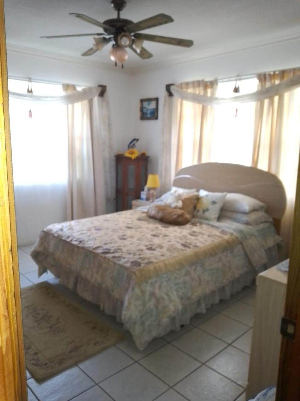 9. Single Family Homes for Sale at Tarpum Bay, Eleuthera Bahamas
