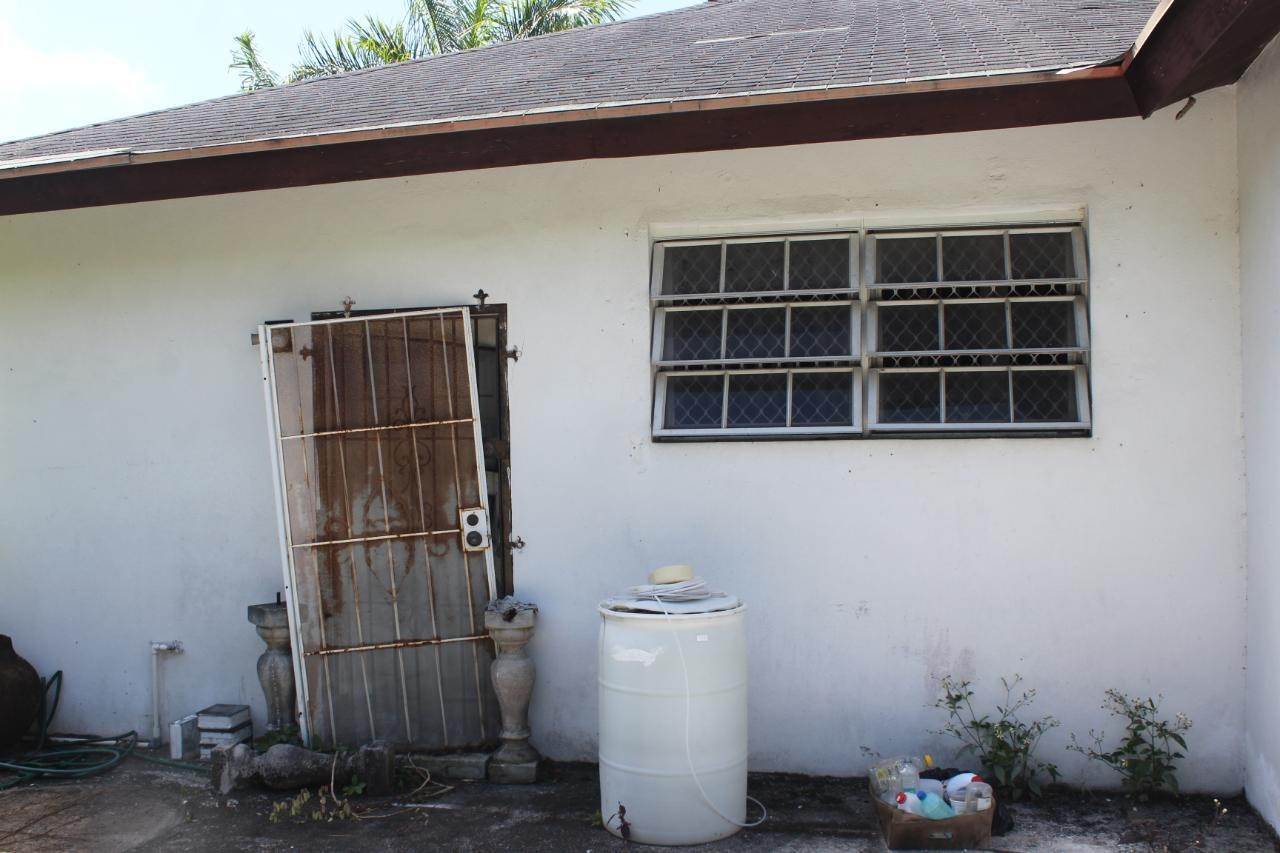 4. Single Family Homes for Sale at Carmichael Road, Nassau and Paradise Island Bahamas