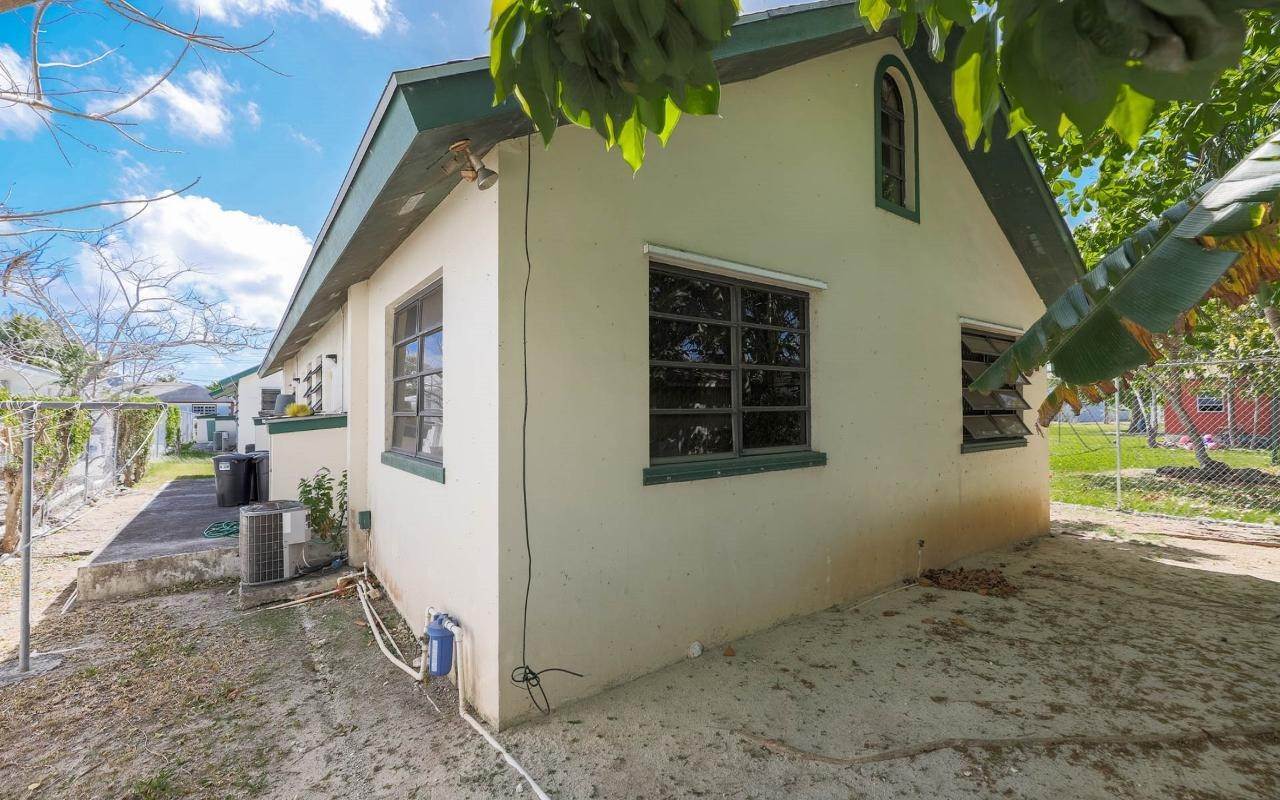 20. Multi-Family Homes for Sale at Carmichael Road, Nassau and Paradise Island Bahamas