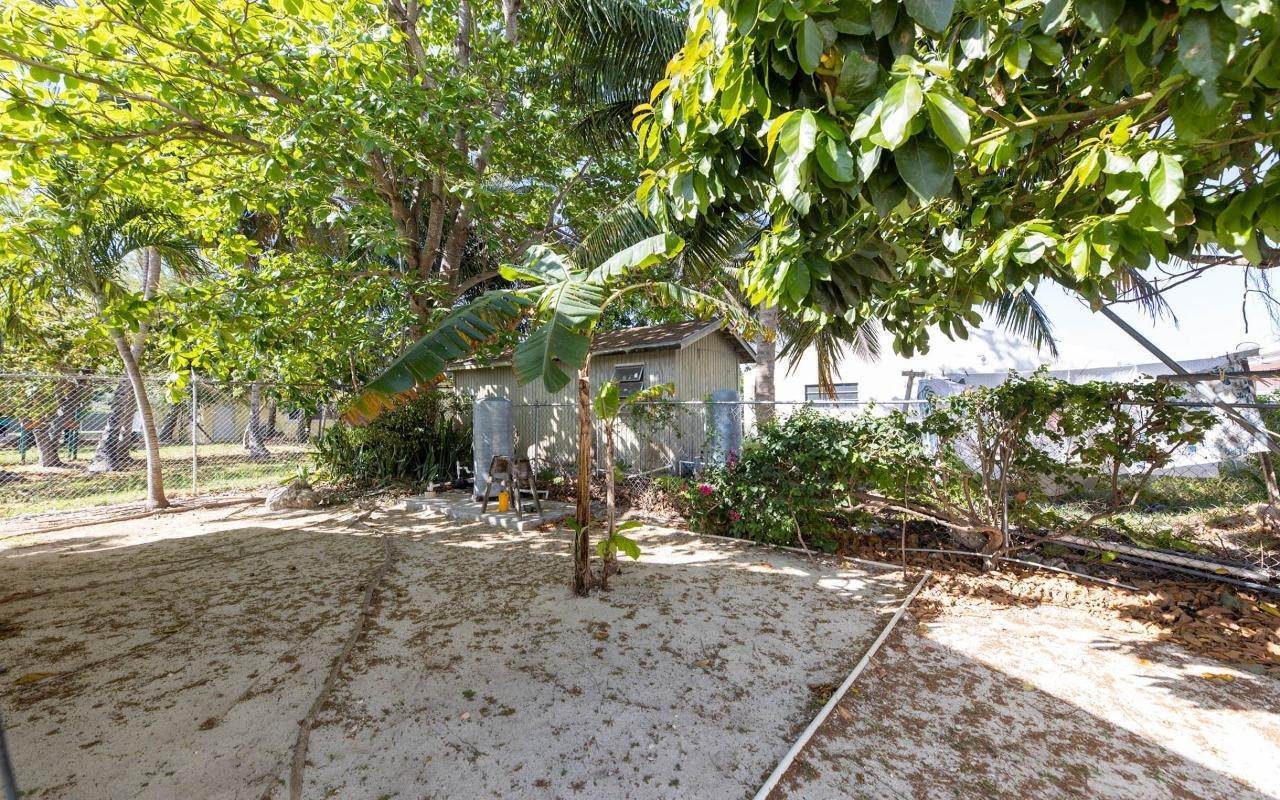 22. Multi-Family Homes for Sale at Carmichael Road, Nassau and Paradise Island Bahamas