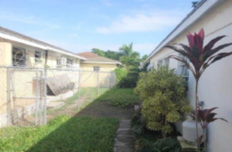 3. Multi-Family Homes for Sale at Carmichael Road, Nassau and Paradise Island Bahamas