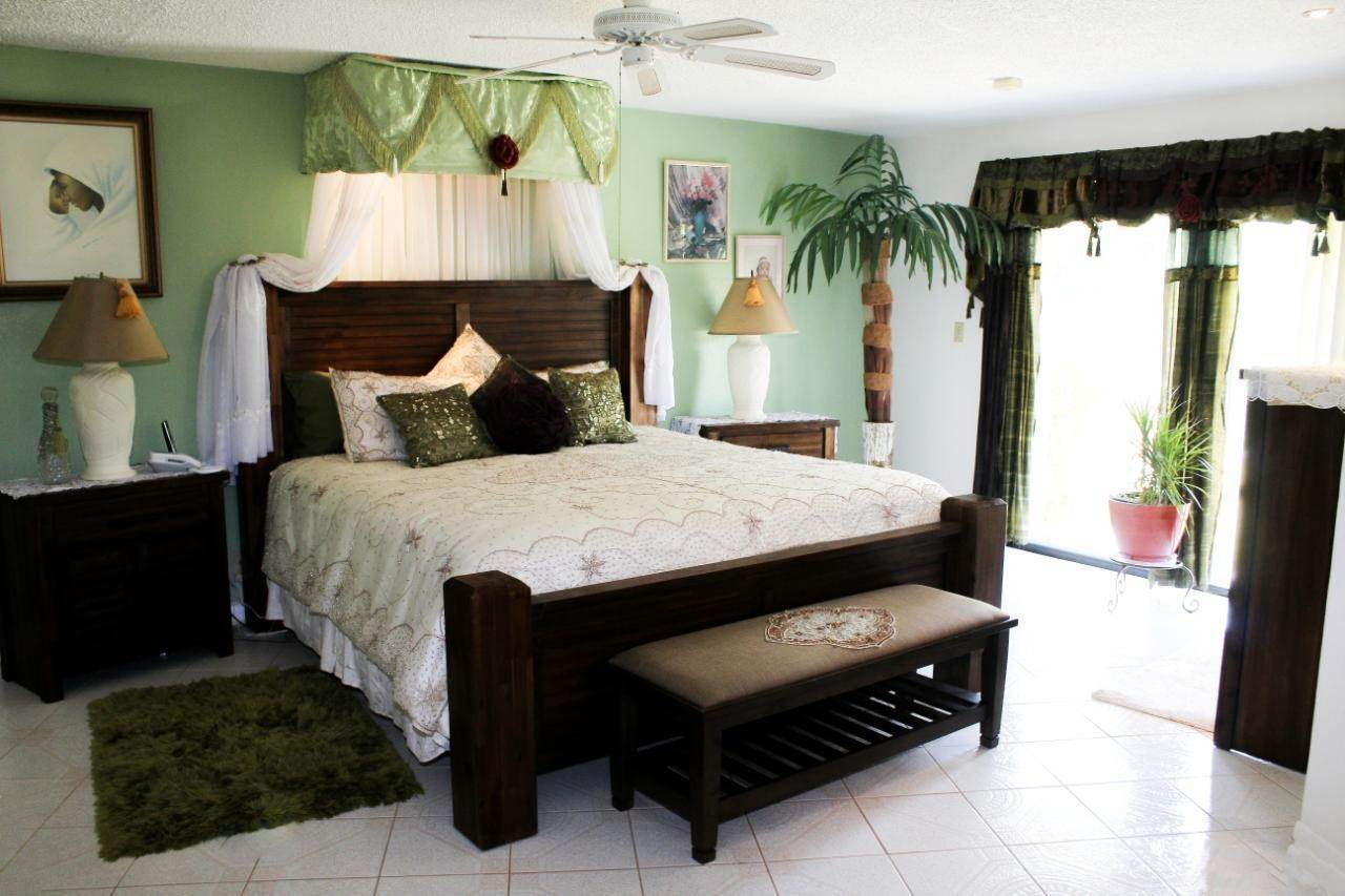 6. Single Family Homes for Sale at Greening Glade, Freeport and Grand Bahama Bahamas