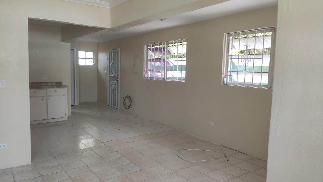 6. Multi-Family Homes for Sale at Carmichael Road, Nassau and Paradise Island Bahamas