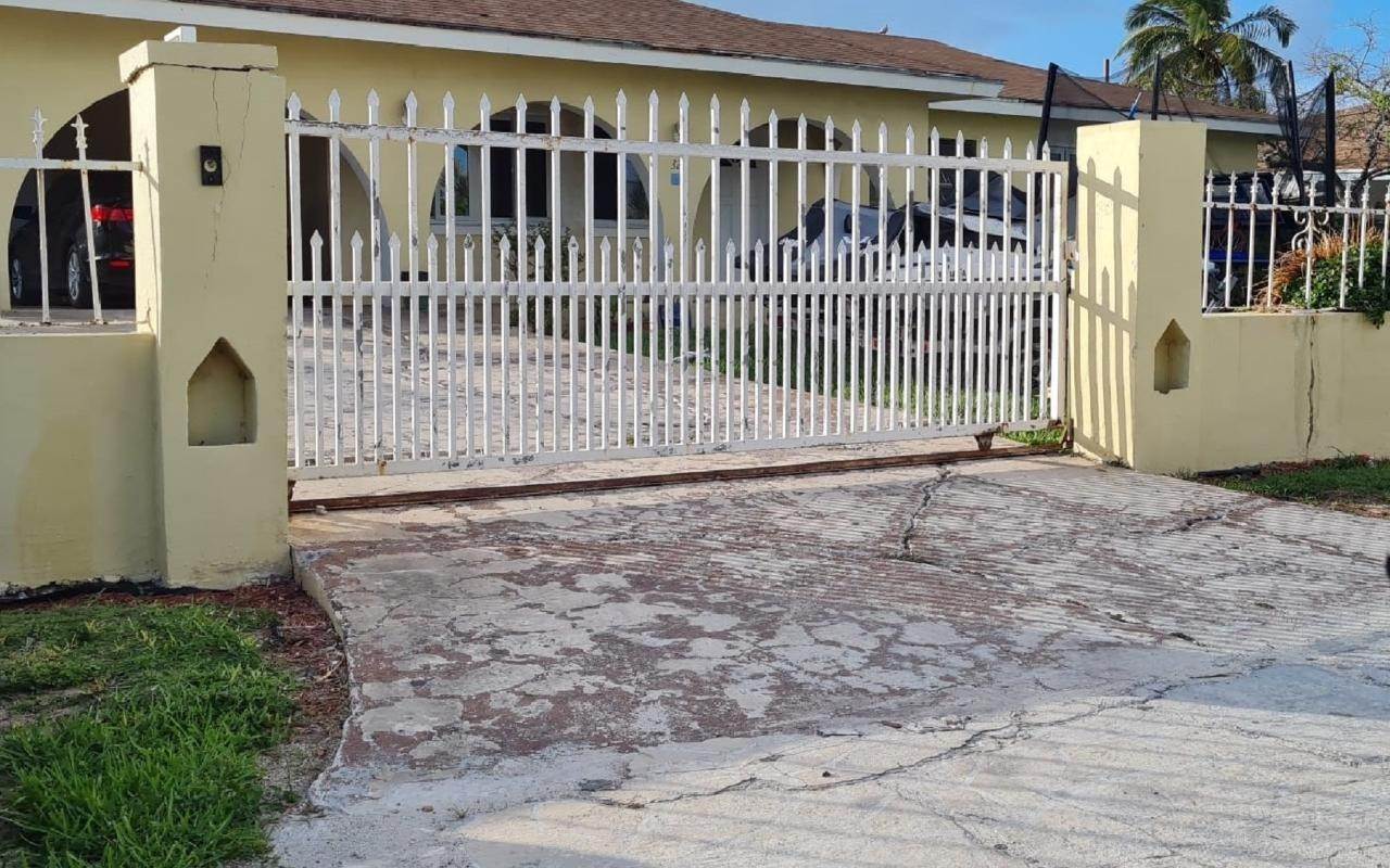 4. Single Family Homes for Sale at Prince Charles Drive, Nassau and Paradise Island Bahamas