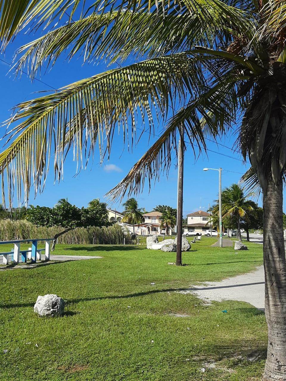 9. Single Family Homes for Sale at Pinewood Gardens, Nassau and Paradise Island Bahamas