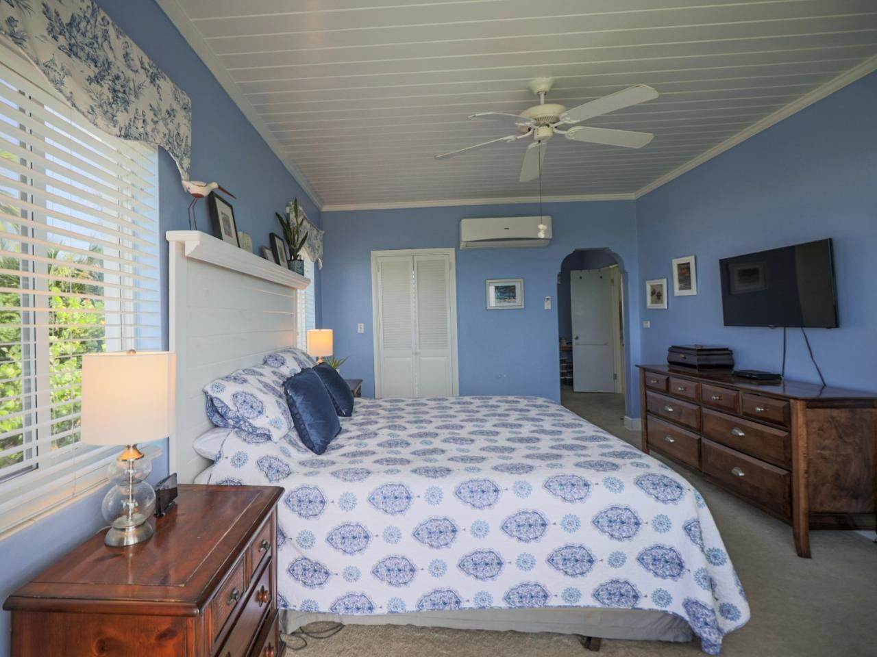 31. Single Family Homes for Sale at Winton, Nassau and Paradise Island Bahamas