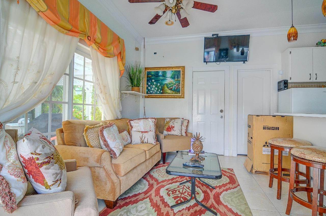 28. Single Family Homes for Sale at Lake Cunningham, Nassau and Paradise Island Bahamas