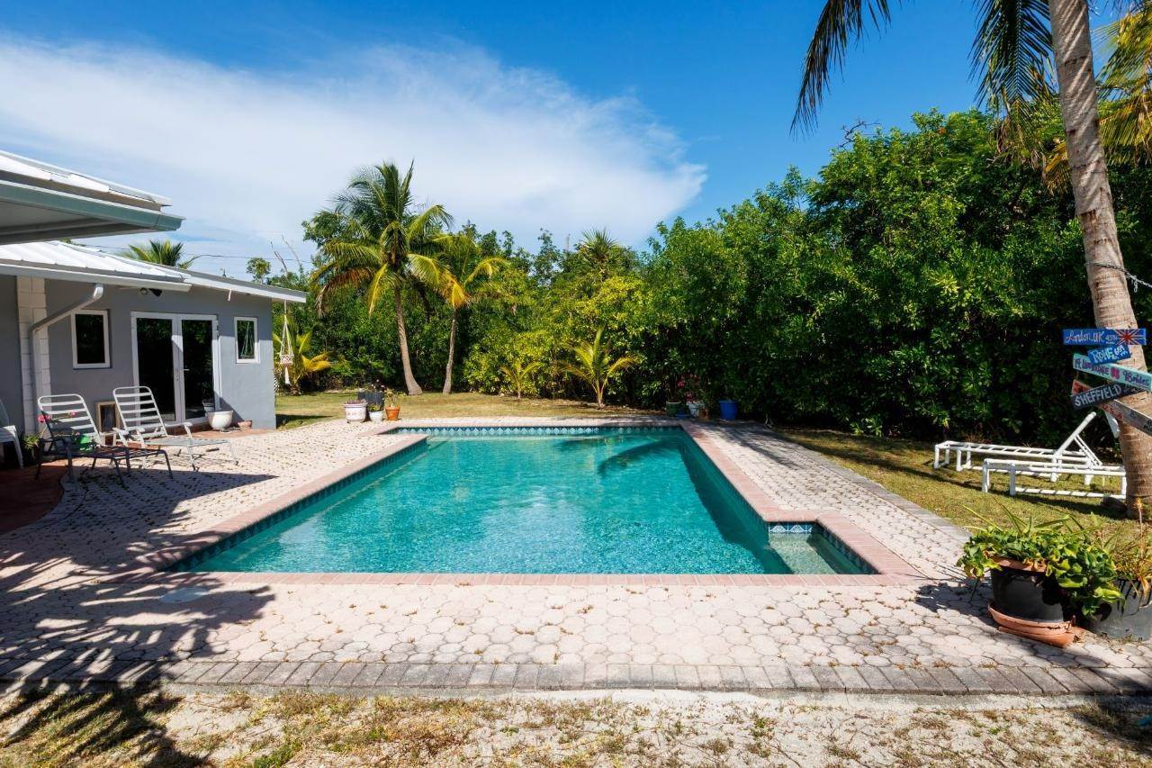 25. Single Family Homes for Sale at Greening Glade, Freeport and Grand Bahama Bahamas