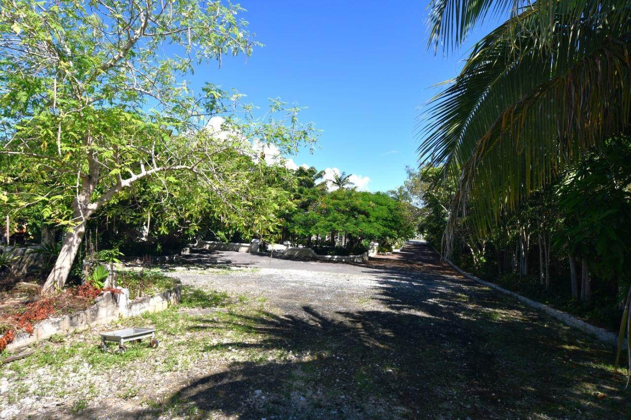23. Single Family Homes for Sale at Westridge, Nassau and Paradise Island Bahamas