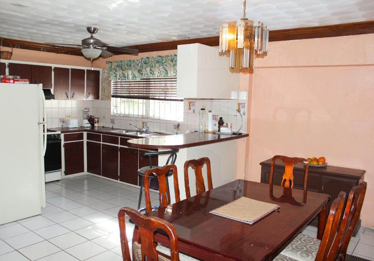 7. Single Family Homes for Sale at Prince Charles Drive, Nassau and Paradise Island Bahamas