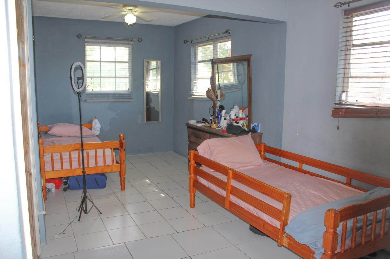 25. Single Family Homes for Sale at Prince Charles Drive, Nassau and Paradise Island Bahamas