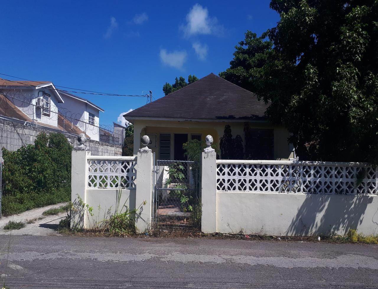 6. Single Family Homes for Sale at Downtown, Nassau and Paradise Island Bahamas