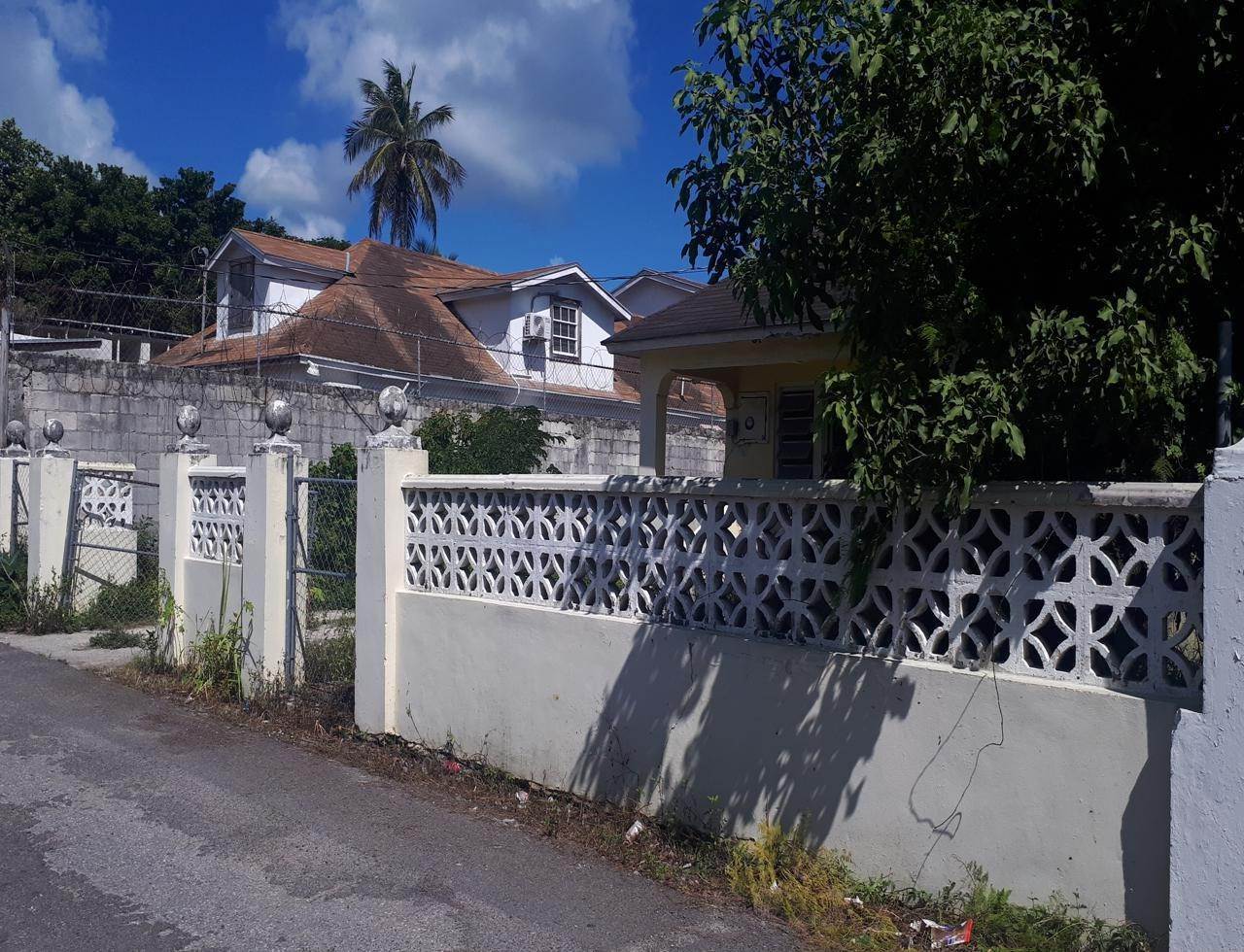 7. Single Family Homes for Sale at Downtown, Nassau and Paradise Island Bahamas