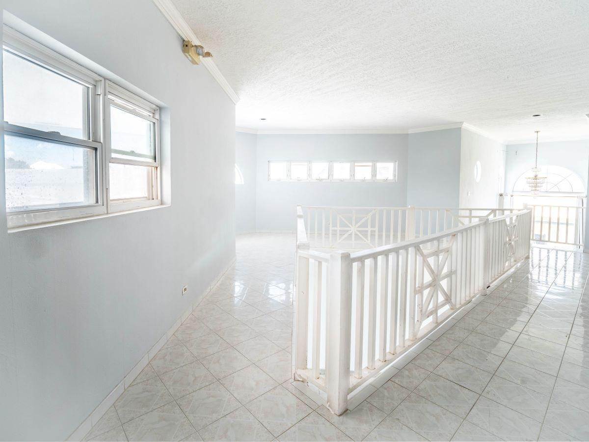 7. Single Family Homes for Sale at Winton, Nassau and Paradise Island Bahamas