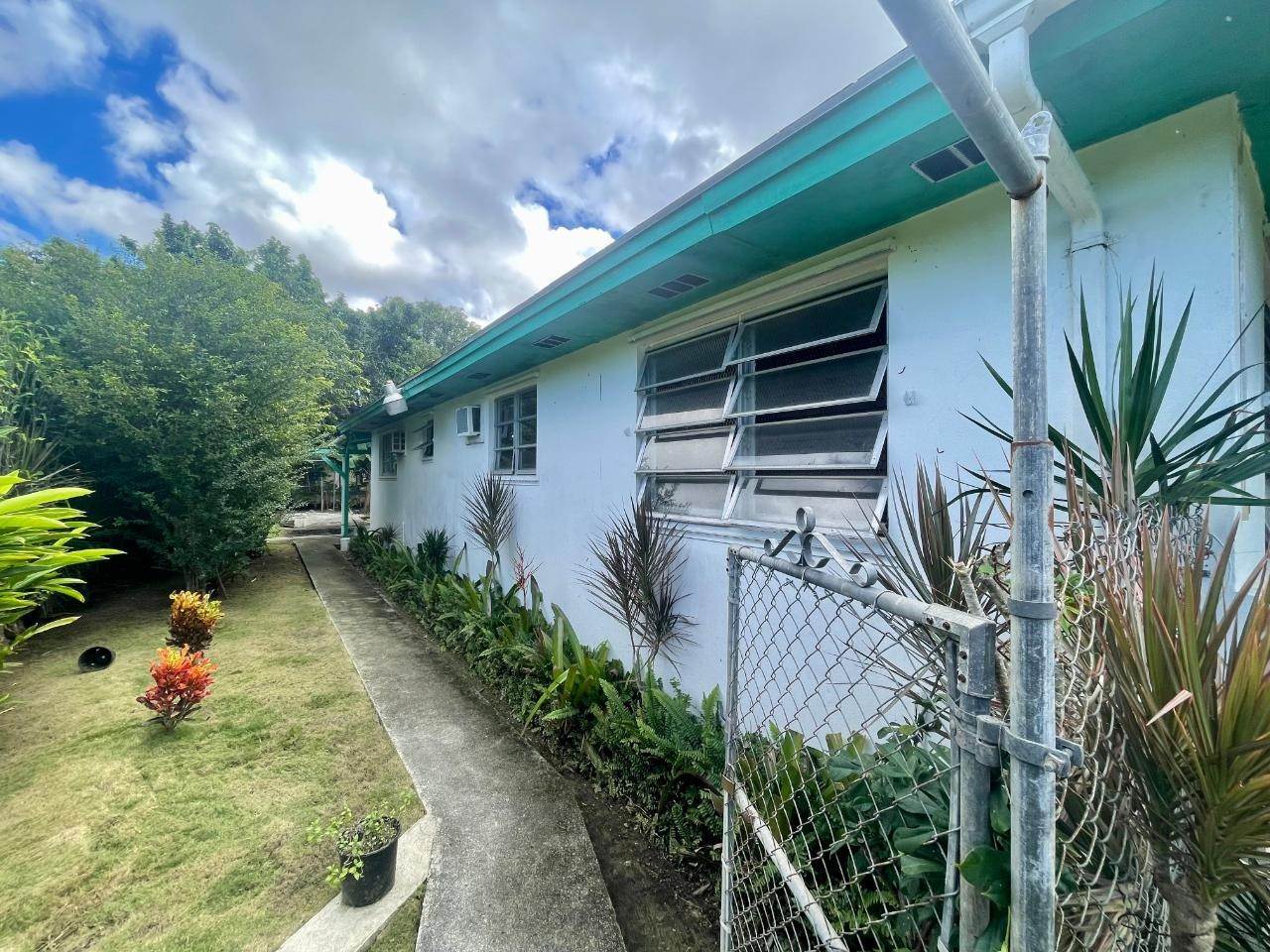 5. Single Family Homes for Sale at Stapledon Gardens, Nassau and Paradise Island Bahamas