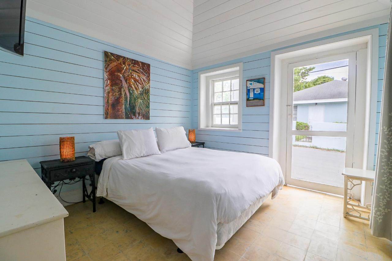 31. Single Family Homes for Sale at Harbour Island, Eleuthera Bahamas