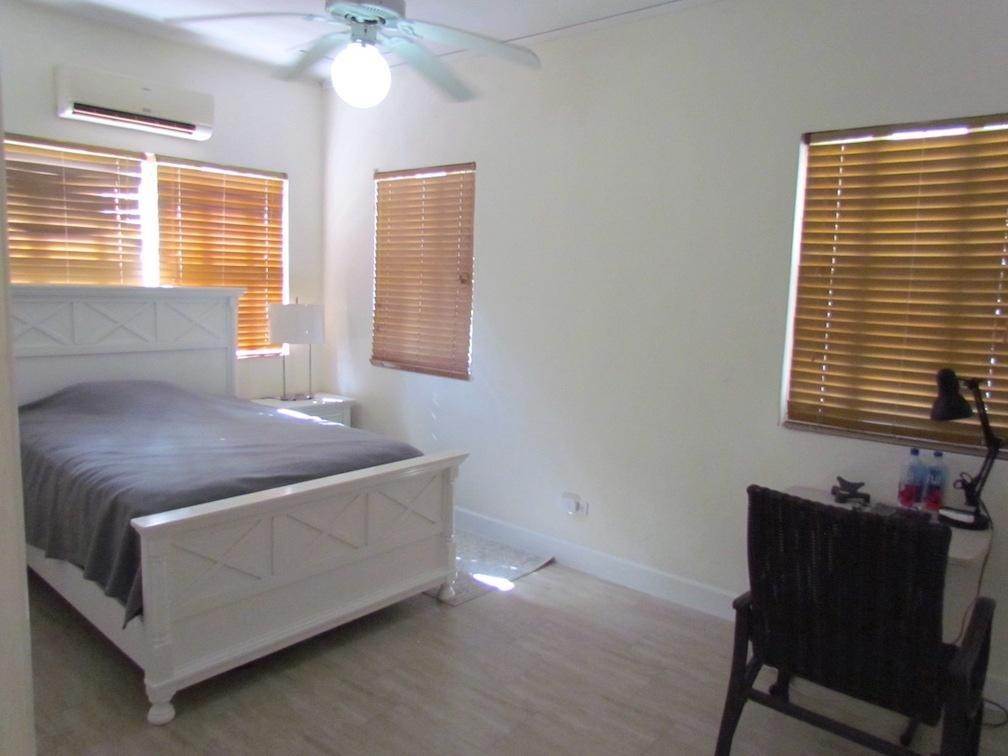 7. Single Family Homes for Rent at Lake Cunningham, Nassau and Paradise Island Bahamas