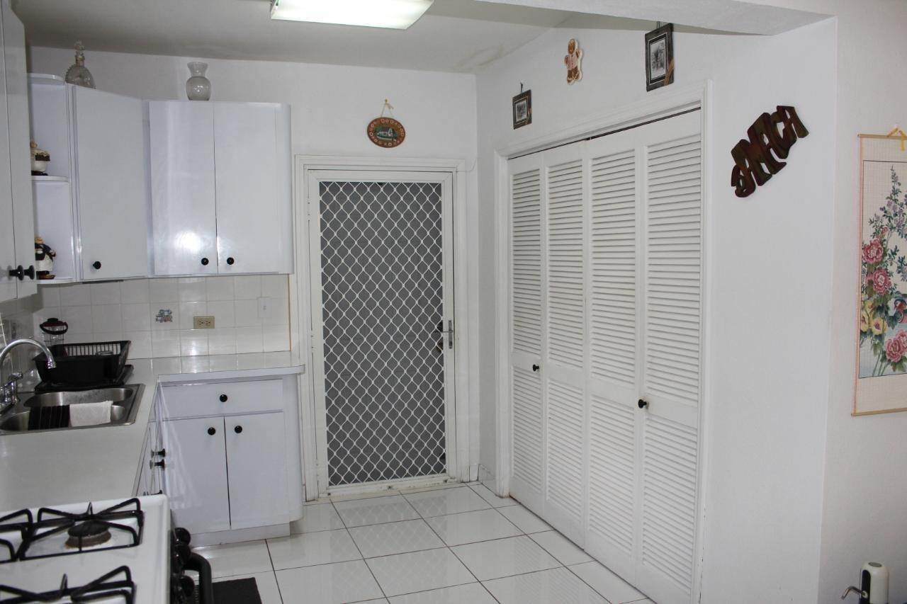 7. Single Family Homes for Sale at Fox Hill, Nassau and Paradise Island Bahamas