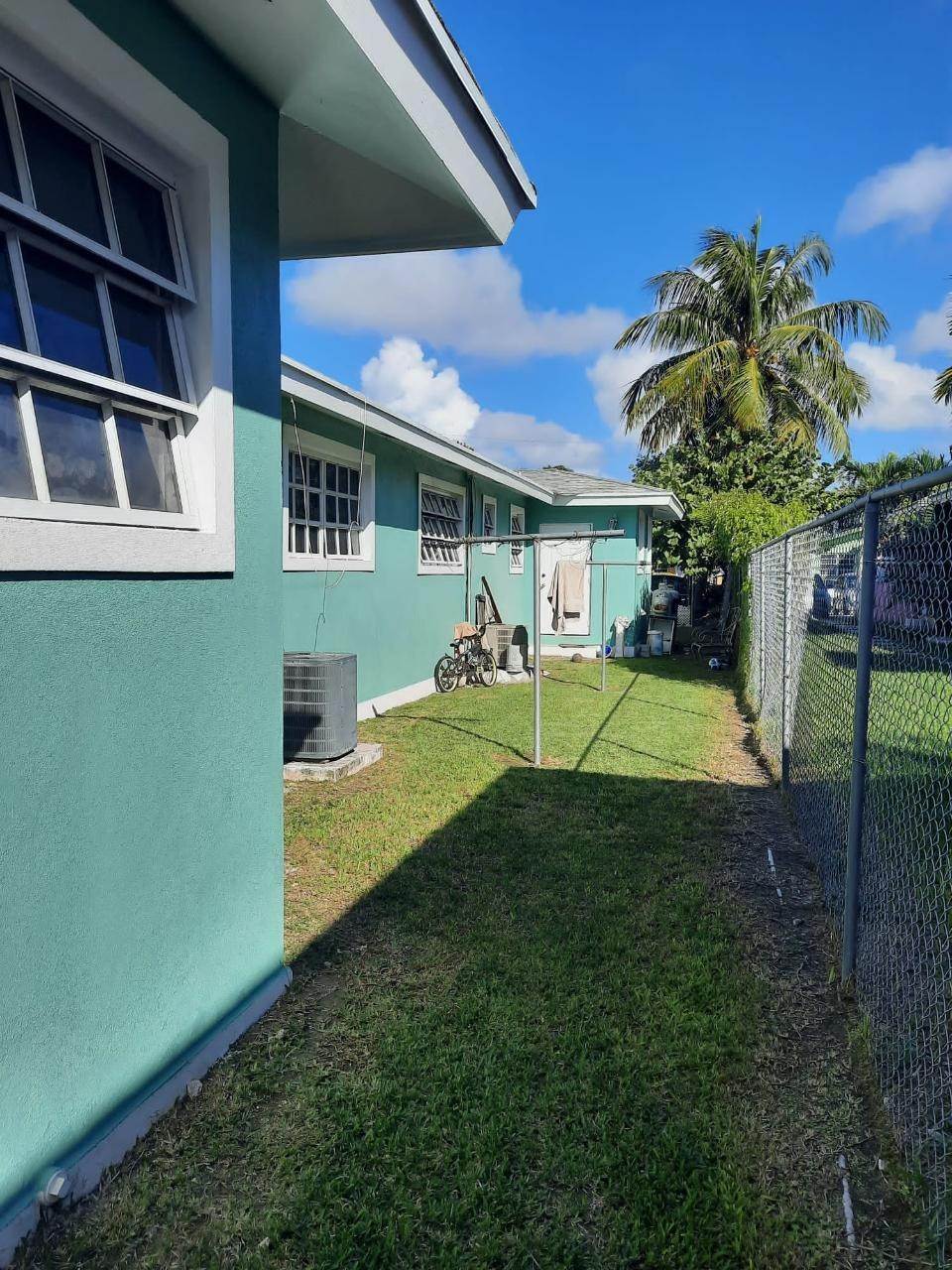 2. Multi-Family Homes for Sale at Carmichael Road, Nassau and Paradise Island Bahamas