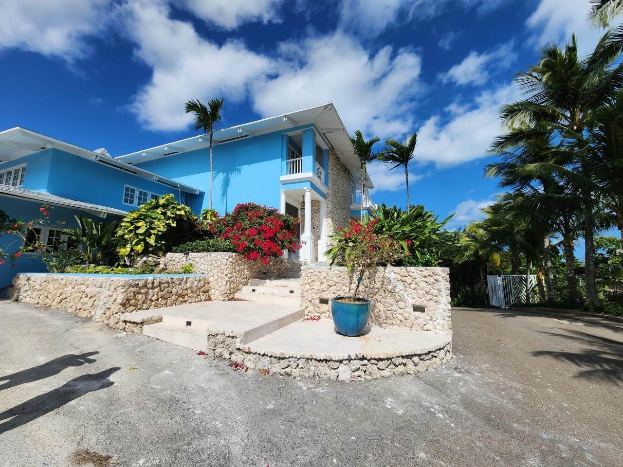 9. Single Family Homes for Sale at Eastern Road, Nassau and Paradise Island Bahamas