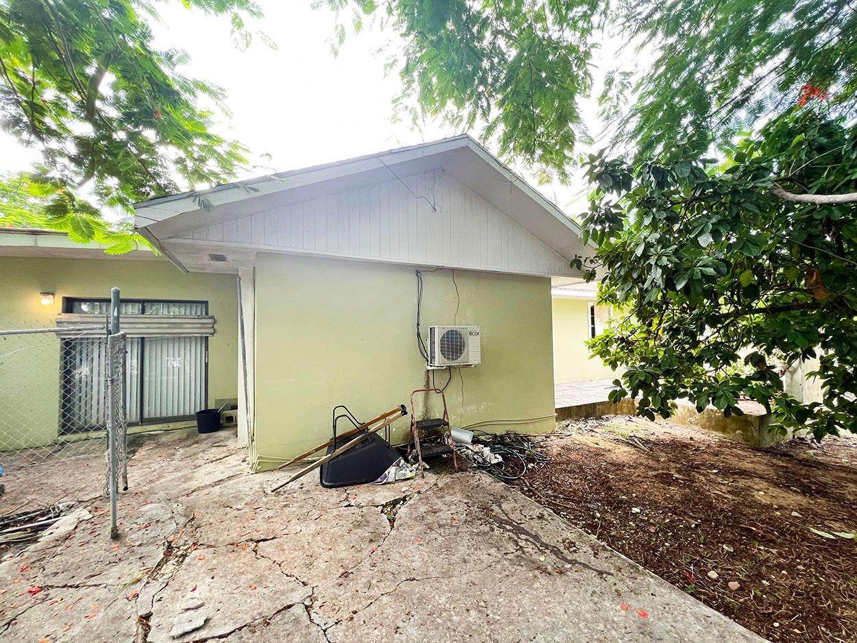 9. Single Family Homes for Sale at Bernard Road, Nassau and Paradise Island Bahamas