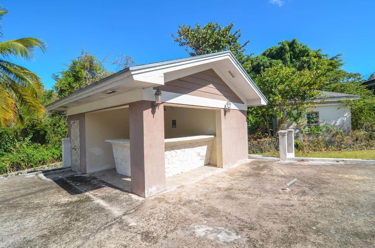 19. Single Family Homes for Sale at Eastern Road, Nassau and Paradise Island Bahamas