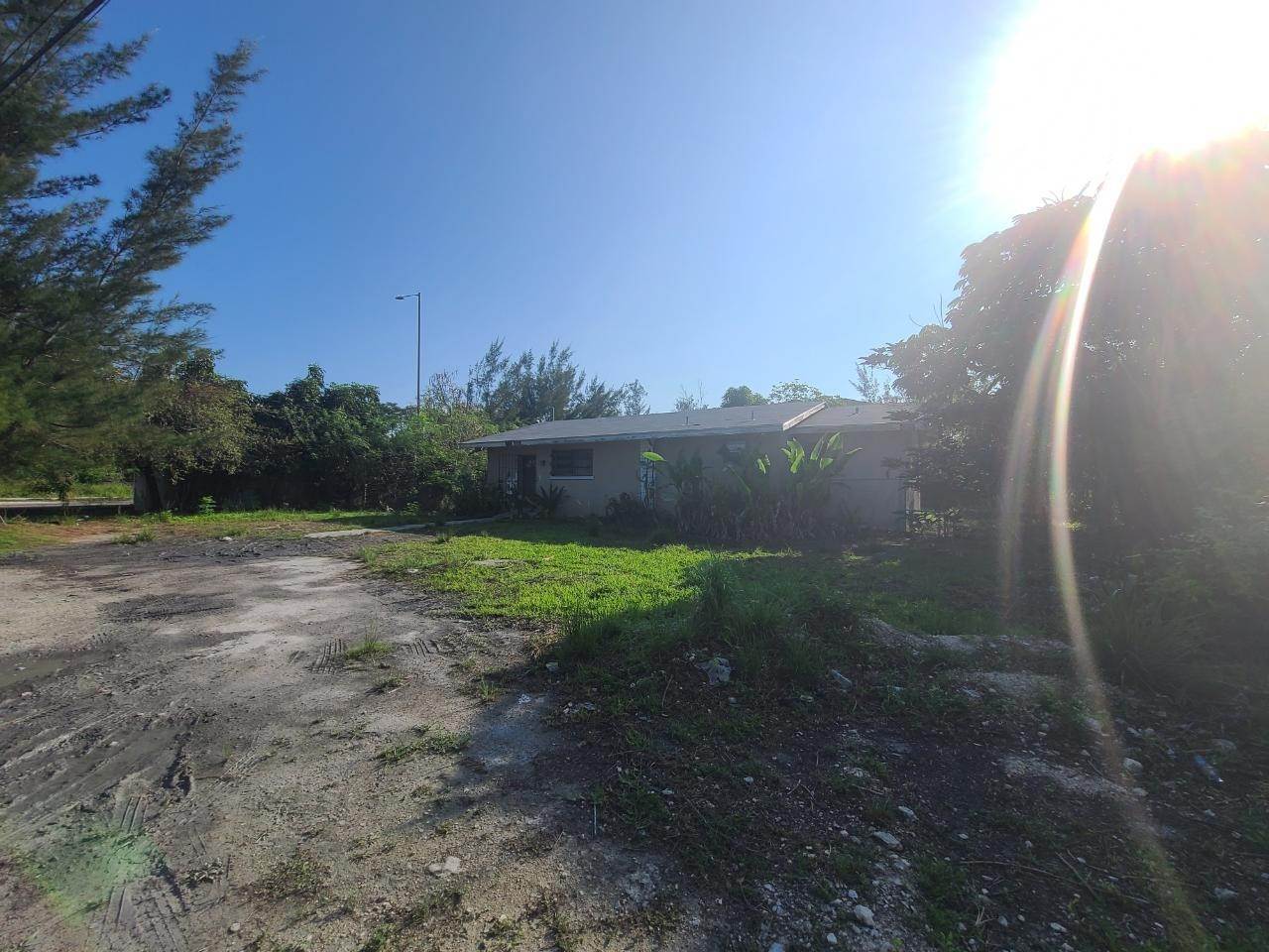 9. Single Family Homes for Sale at Carmichael Road, Nassau and Paradise Island Bahamas