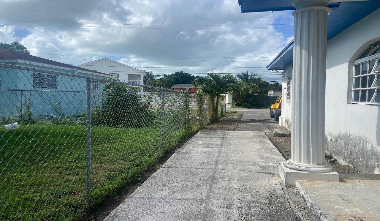 33. Multi-Family Homes for Sale at Carmichael Road, Nassau and Paradise Island Bahamas