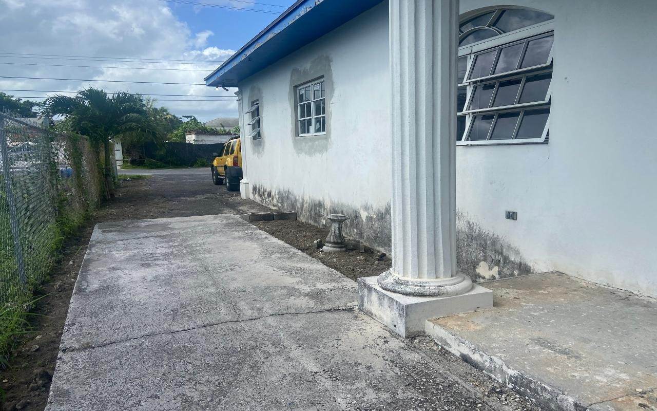 36. Multi-Family Homes for Sale at Carmichael Road, Nassau and Paradise Island Bahamas