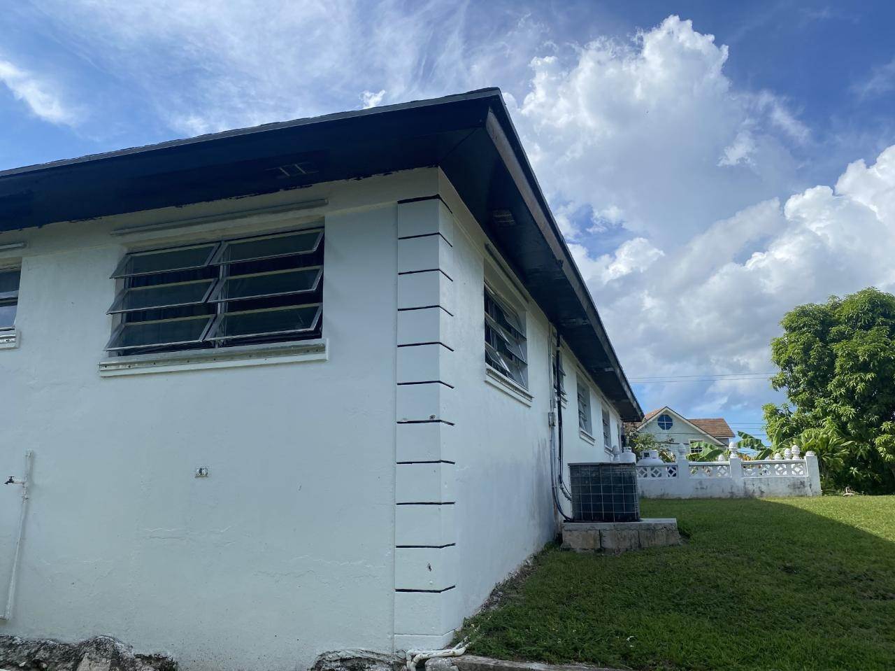 6. Single Family Homes for Sale at Carmichael Road, Nassau and Paradise Island Bahamas