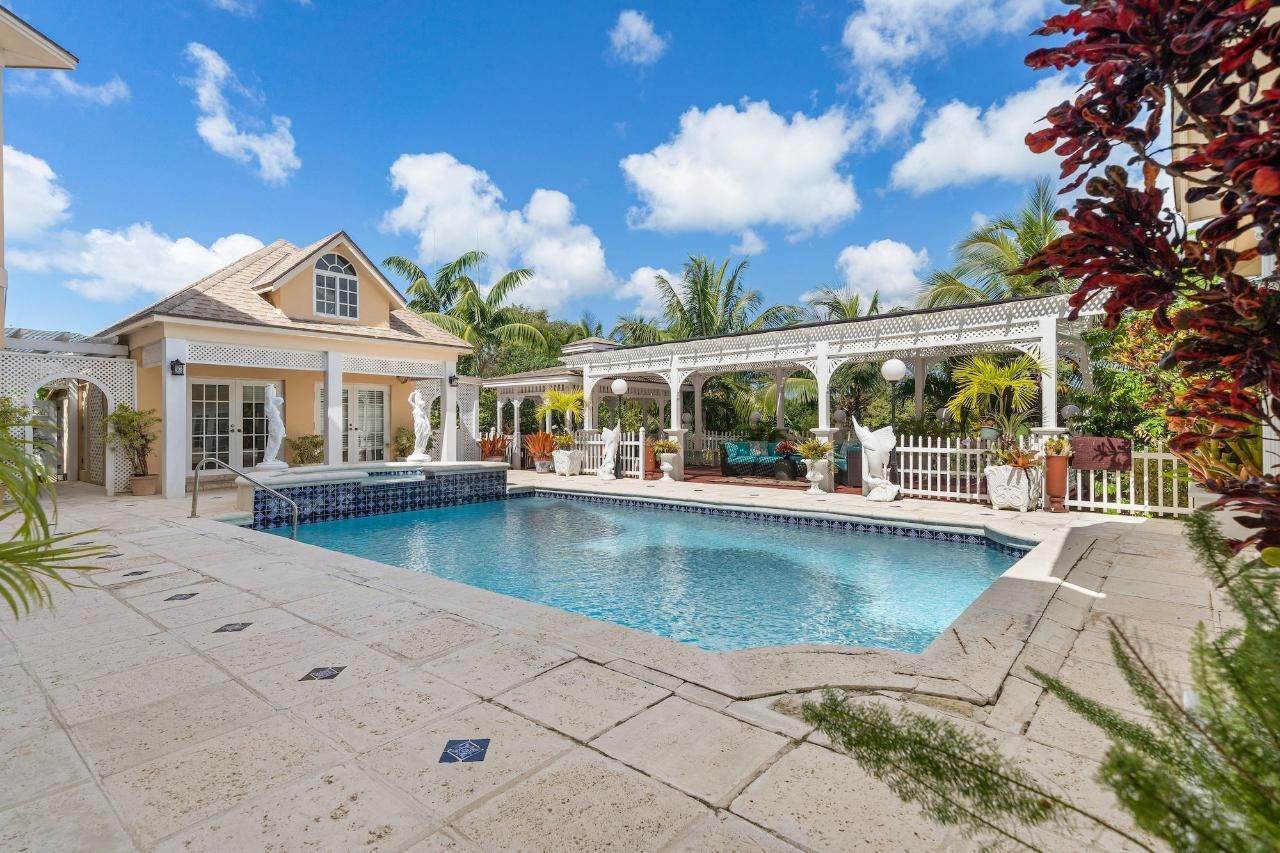 12. Single Family Homes for Sale at Lake Cunningham, Nassau and Paradise Island Bahamas