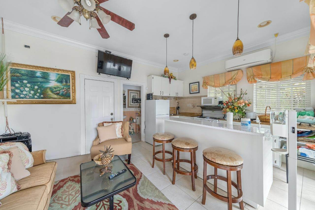 23. Single Family Homes for Sale at Lake Cunningham, Nassau and Paradise Island Bahamas
